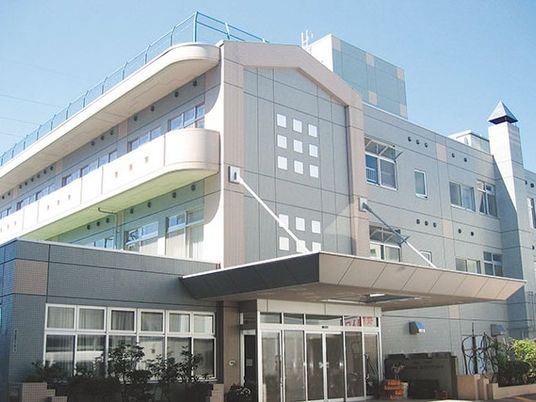 明るい建物外観  