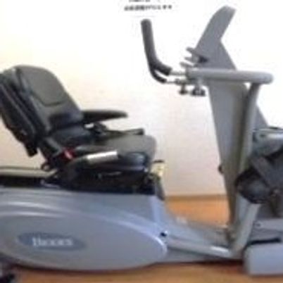 トレーニング機器の室内