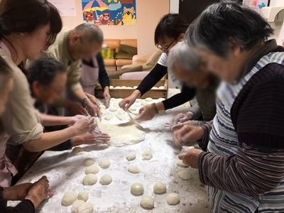 皆で楽しく料理する居室