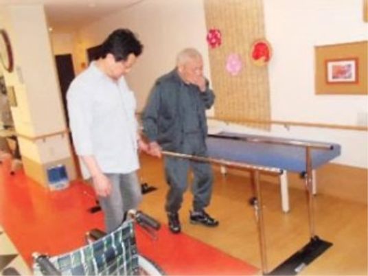 スタッフと利用者の機能訓練