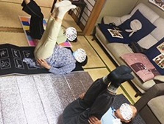 運動を楽しむ様子の居室
