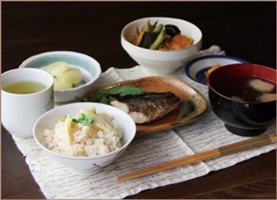 落ち着いた和食の盛り付け