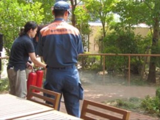 施設の写真 「アクティブライフ豊中」消防訓練 万一の時に備えて、考えられうるリスク対策を施します。