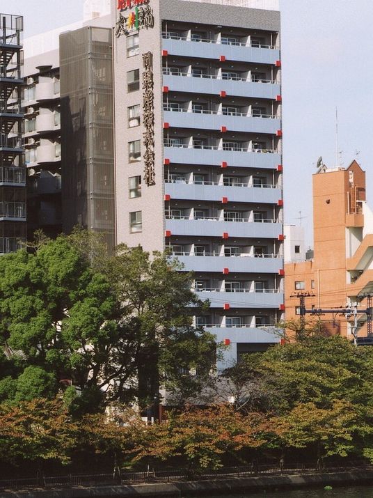多階層の建物外観