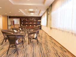 温もりあるラウンジ空間