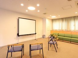 多目的室の明るい様子