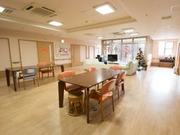 広々とした明るい共有スペース