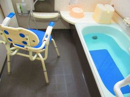 バリアフリー対応の浴室