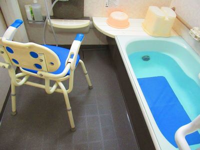 浴室とシャワーチェア