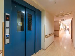 廊下にあるエレベーター