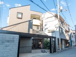 モダンな建物の外観