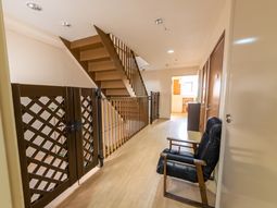 温かみのある廊下の様子