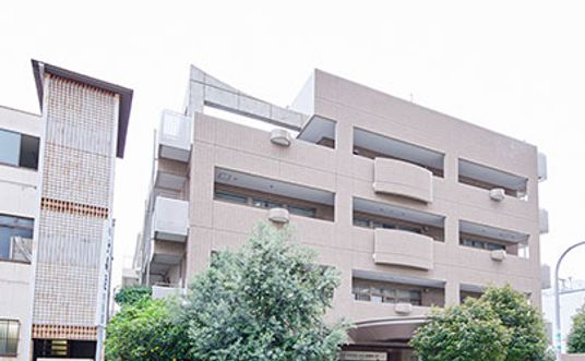 大きな建物外観