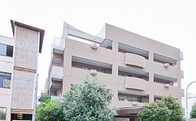 大きな建物外観