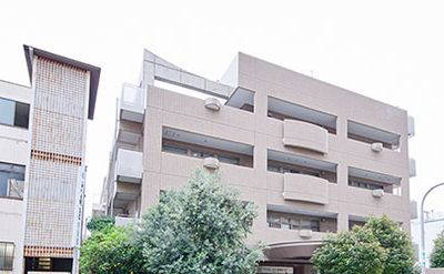 大きな建物外観