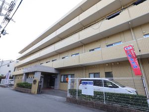 多階層の建物の外観