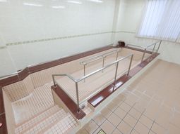 広々としたバリアフリー浴室