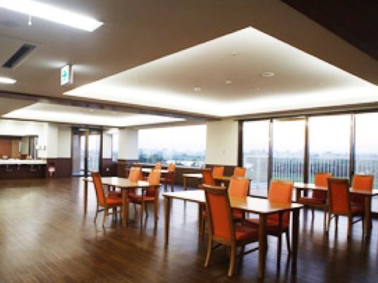 広々としたダイニングルーム