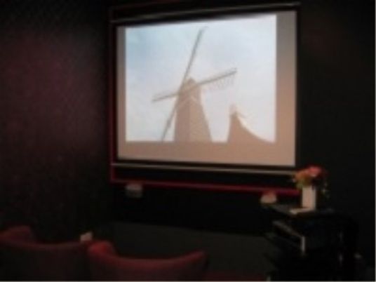 プロジェクター映画の上映室