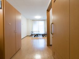 清潔な居室の廊下