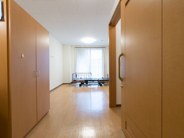 清潔な居室の廊下
