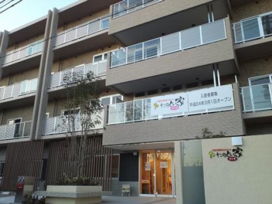 施設の外観とエントランス