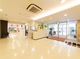明るいエントランスホール