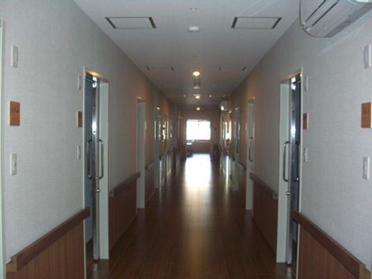 清潔感ある廊下の風景