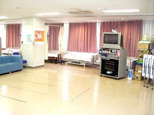 自然光の入る広間