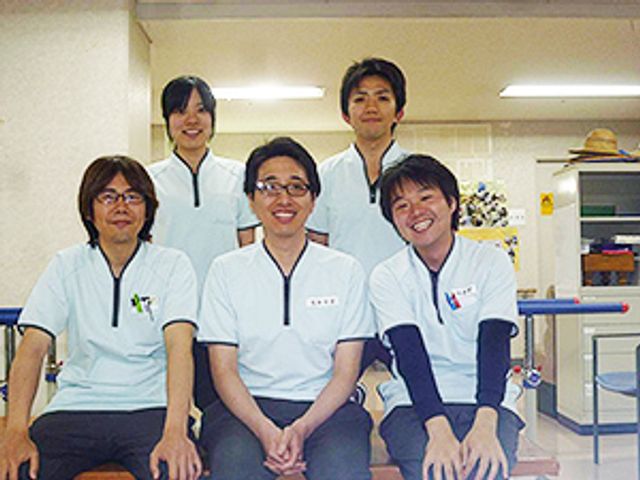 スタッフの雰囲気 スタッフイメージ 親しみやすいスタッフが揃っており、働きやすい環境を感じられます。リラックスした雰囲気が魅力です。