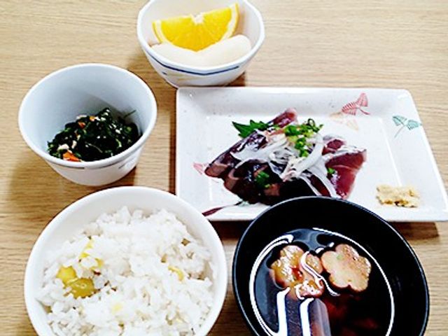 美味しそうな和食セット 食堂 栄養豊富な和食メニューです。季節感を感じられる、見た目にも美しい食事が楽しめます。