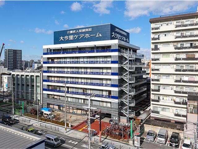 街中の施設外観 外観 周囲に溶け込む現代的なデザインの建物です。アクセスの良さが魅力です。