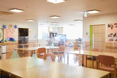 自然光の差し込む広い部屋