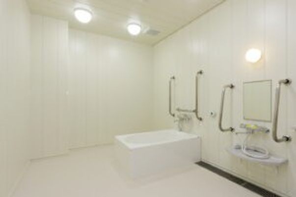 広々とした浴室