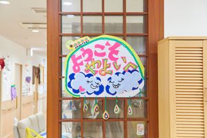 壁の装飾が特徴的な場所