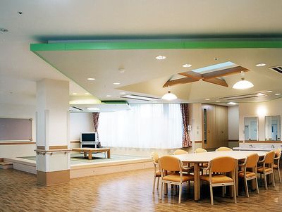 広々とした明るい部屋