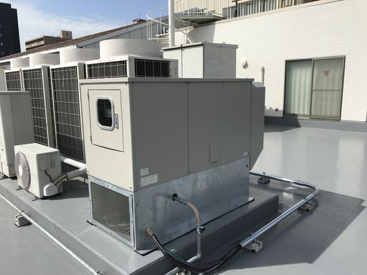 屋上の空調設備  