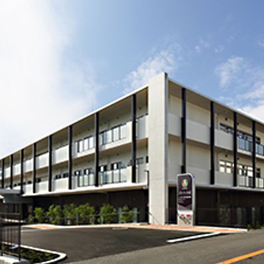 モダンな外観の建物