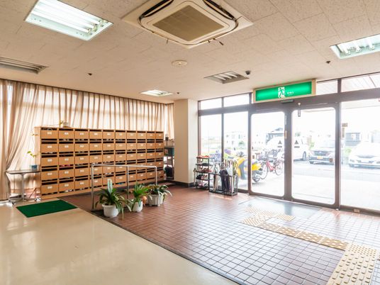 広いロビー空間