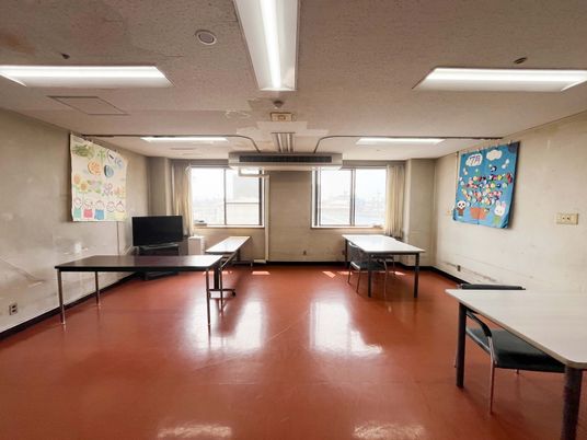 広い窓のある部屋