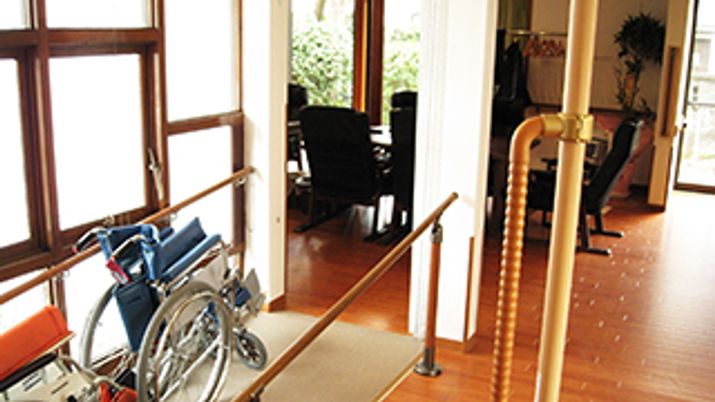 自然光あふれる室内