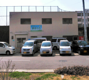 駐車スペースのある建物