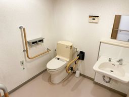 手すり設置のトイレ