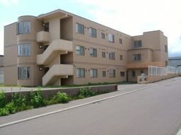 広々とした施設の外観