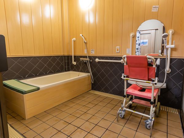 浴室と介助用チェア