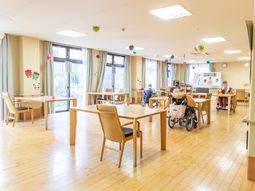 明るい共用ダイニング