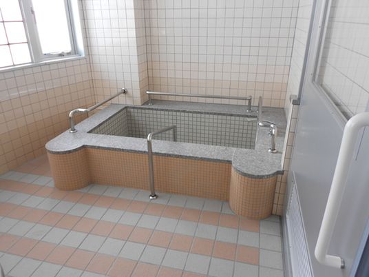 手すり付き浴槽