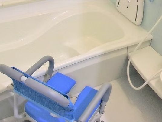 入浴用いすのある浴室  