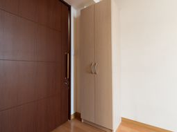 清潔なクローゼットのドア