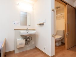 清潔な洗面トイレ空間